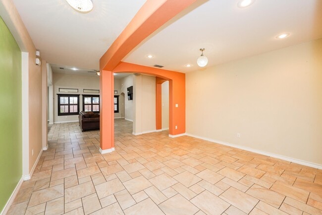 Building Photo - 318 Silverleaf Oak