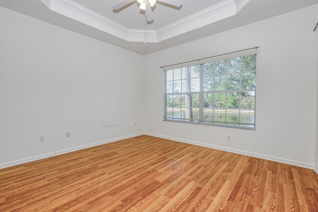 Building Photo - Emerson Square 4 Bedroom Home