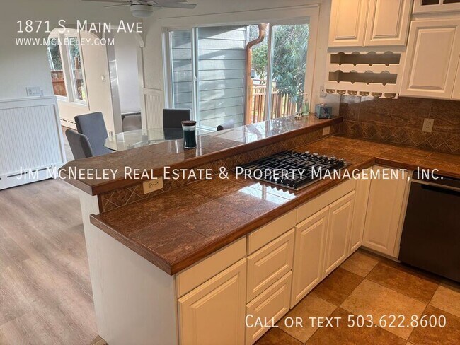 Building Photo - 1871 S Main Ave