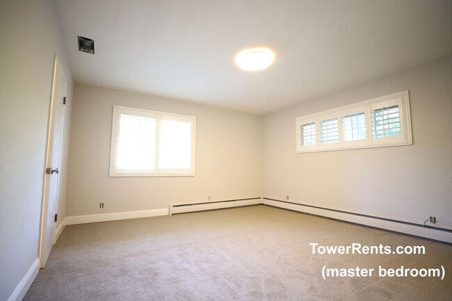 Building Photo - Santa Rosa: 3 bedroom, 2 1/2 bath Home wit...