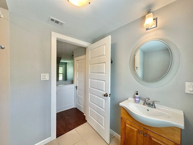 Building Photo - Spacious 4 Bedroom in the Heart of Tyler! Available Now!