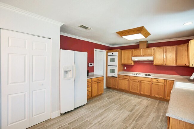 Building Photo - Beautiful, nicely updated, ENERGY EFFICIENT HOME FOR LOW UTILITY BILLS