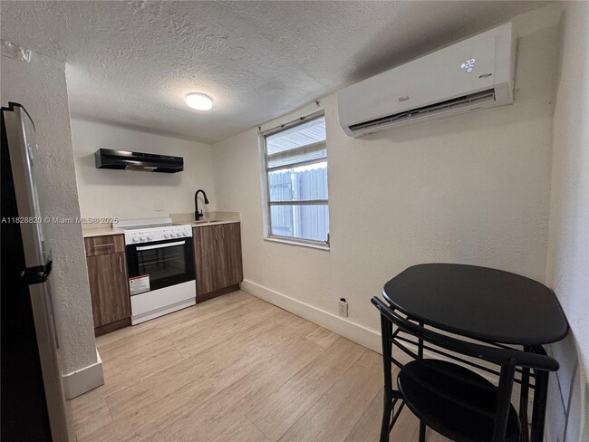 Building Photo - 2796 SW 34th Ct