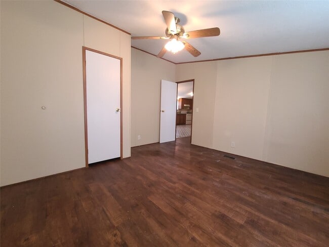 Building Photo - 9622 Oak Hill Dr