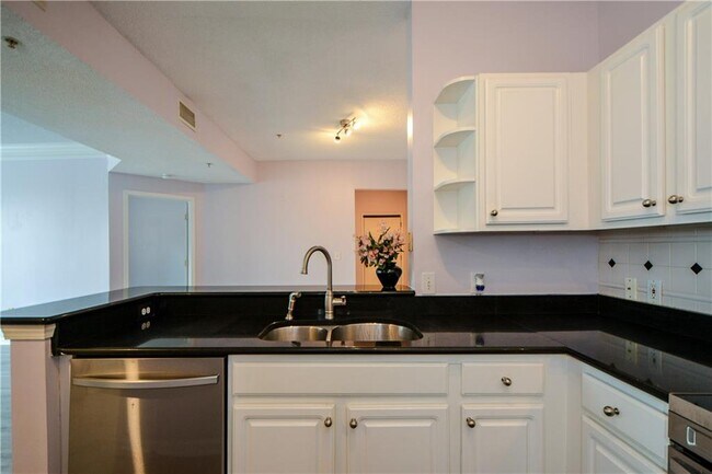 Building Photo - 955 Juniper St NE