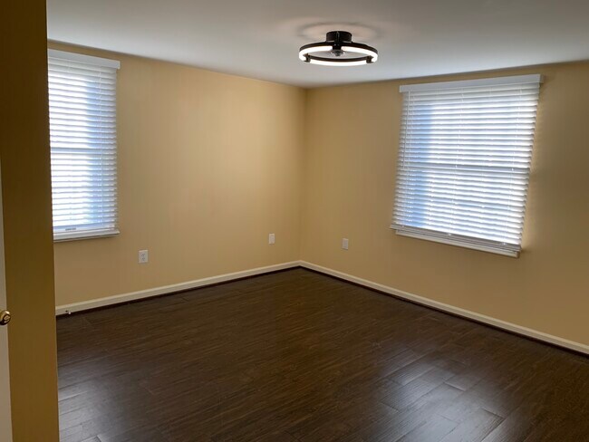 Building Photo - 815 Stratford Way