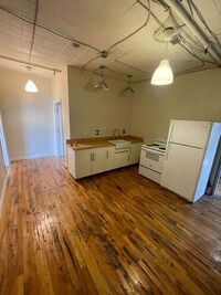 Building Photo - 1415 Kemper St