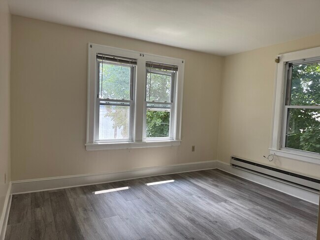 Unit 2S Livingroom - 9R Lake Dr