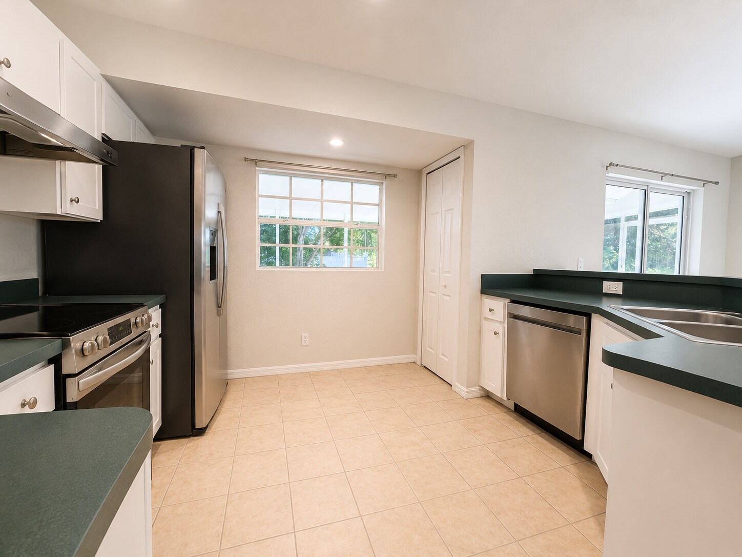 Building Photo - 5084 White Ave