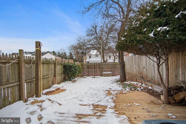 Building Photo - 9838 Town Ln