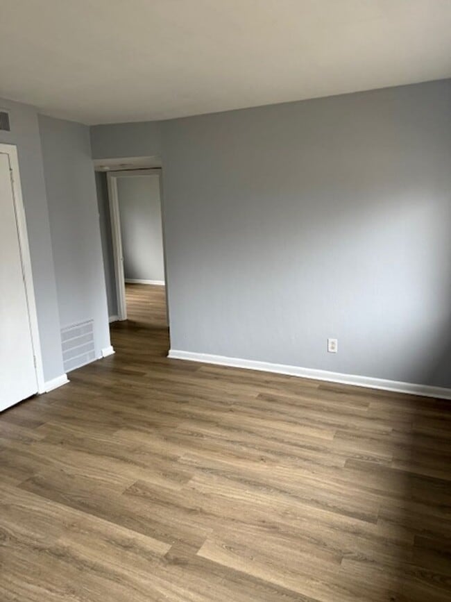 Building Photo - An Adorable two bedroom is move in ready!