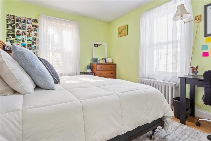 Building Photo - 35 Brewer St