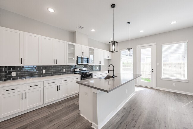 Building Photo - 8402 Berry Green Ln