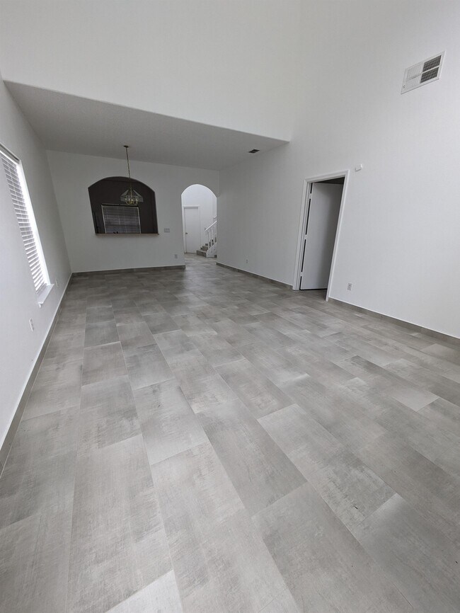 Building Photo - 1851 Wedgewood Way