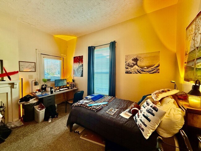 Building Photo - 424 Woodland Ave