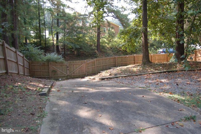 Building Photo - 201 Linstead Ave