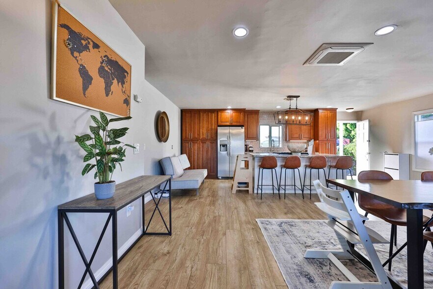 Building Photo - 6479 Carthage St