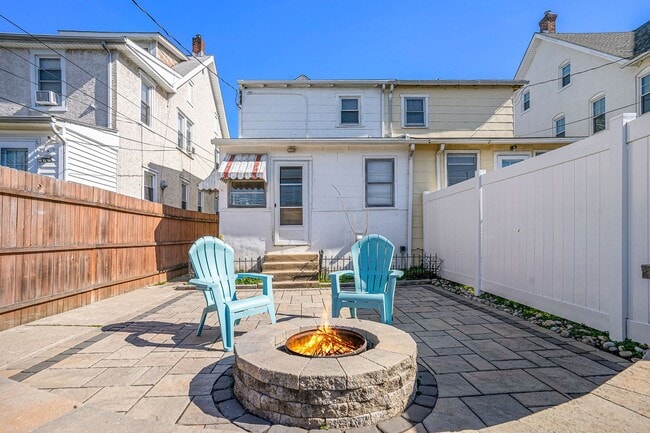 Building Photo - Beautiful 3 Bedroom Twin in Lansdale with garage $2,400/month
