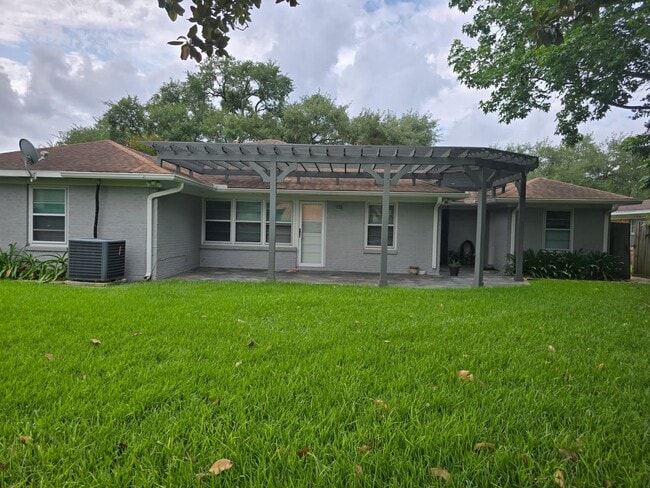Building Photo - 4710 Willowbend Blvd