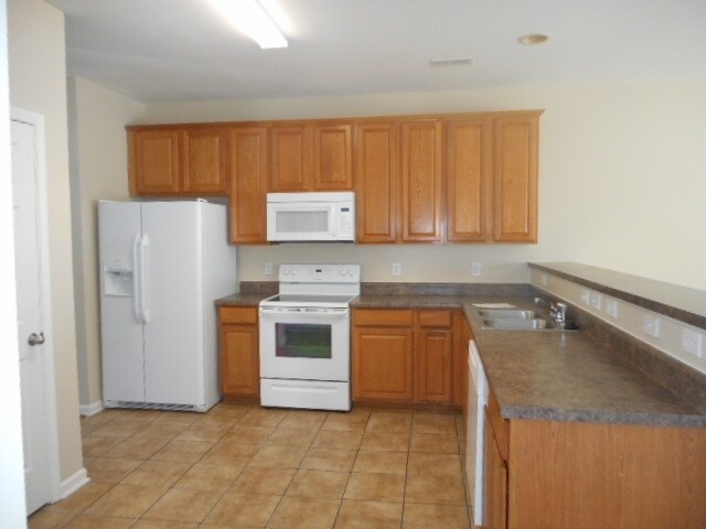 Building Photo - 5316 Silverbrook Dr
