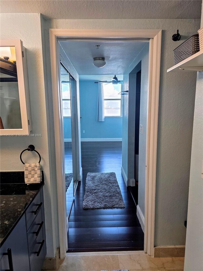 Building Photo - 1625 Kennedy Cswy