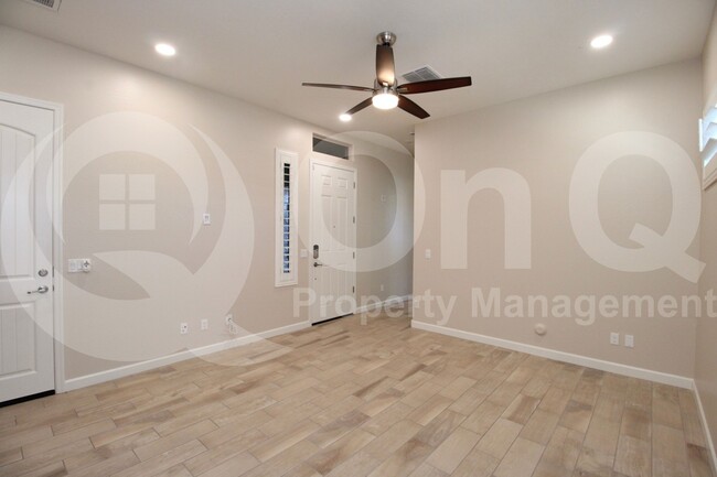 Building Photo - 4984 S Leisure Way