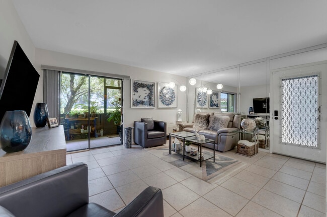 Building Photo - 15484 Lakes of Delray Blvd