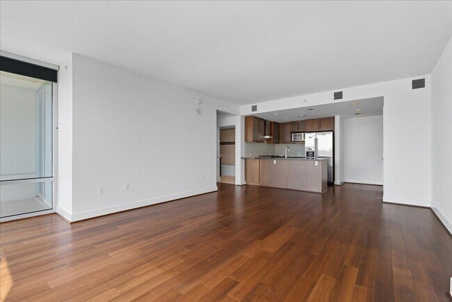 Building Photo - 300 Bowie St