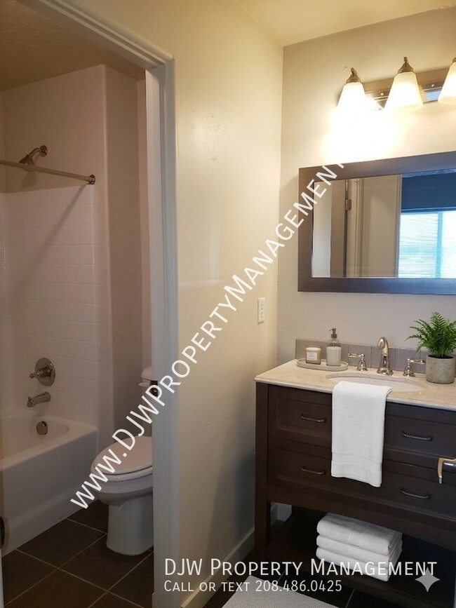 Building Photo - 3006 N LeBlanc Way