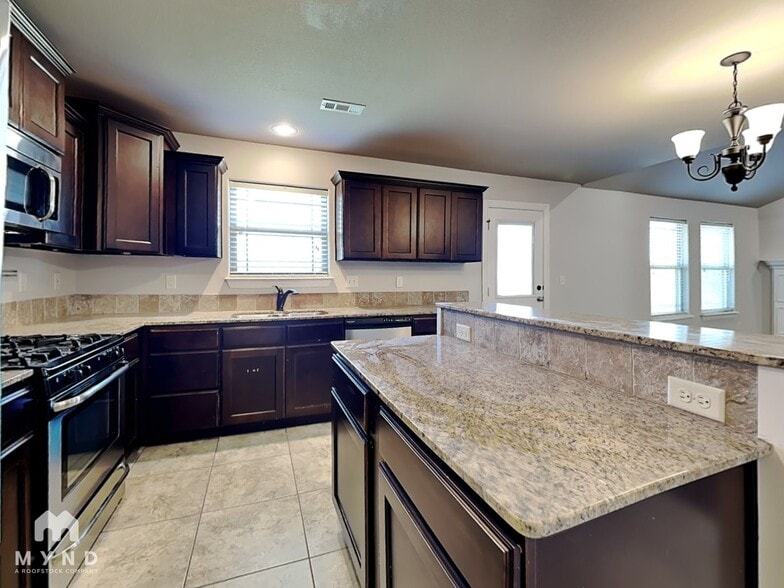Building Photo - 1410 Abbey Ln