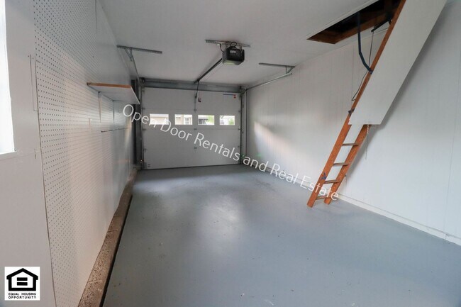 Building Photo - 6820 Raintree Rd