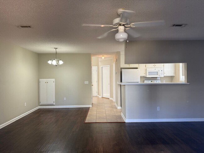 Building Photo - 111 Woodberry Dr