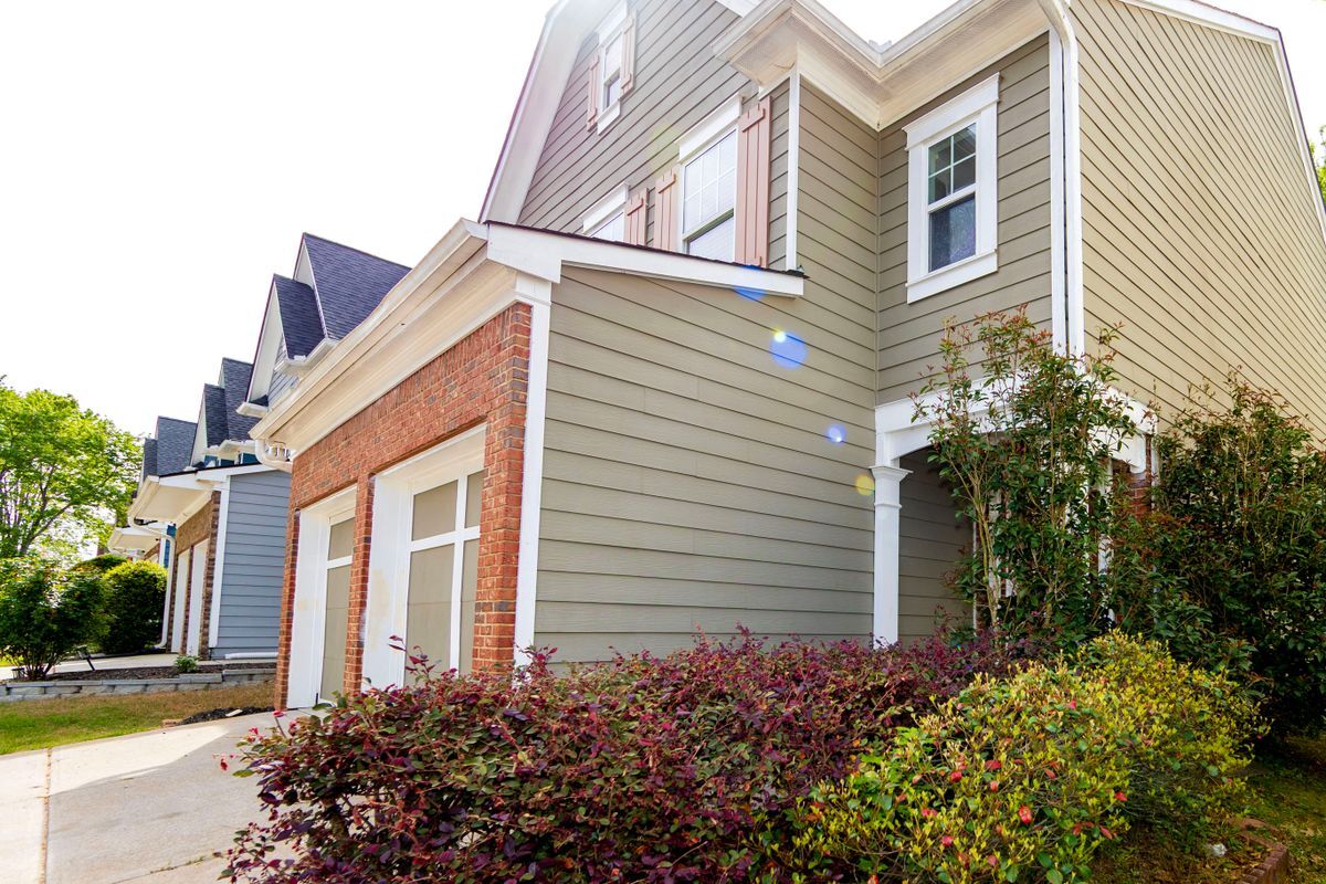 Building Photo - 5815 Weddington Dr