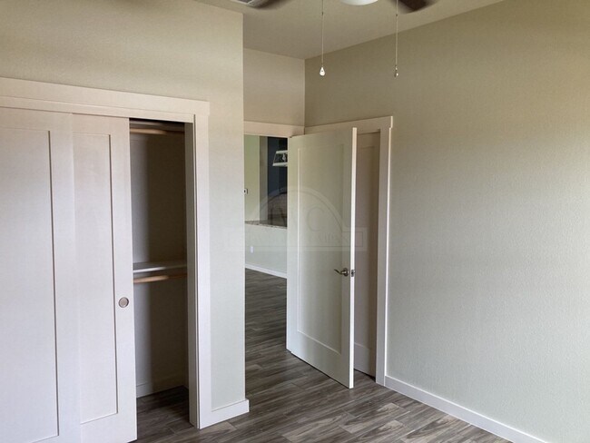 Building Photo - 5007 White Rose Dr