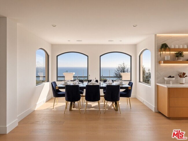 Building Photo - 3909 Villa Costera
