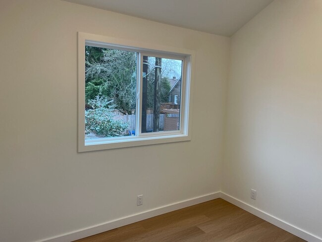 Building Photo - Brand new ( in 2022) Cozy little house ( D...