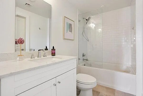 Building Photo - 2100 St Thomas St