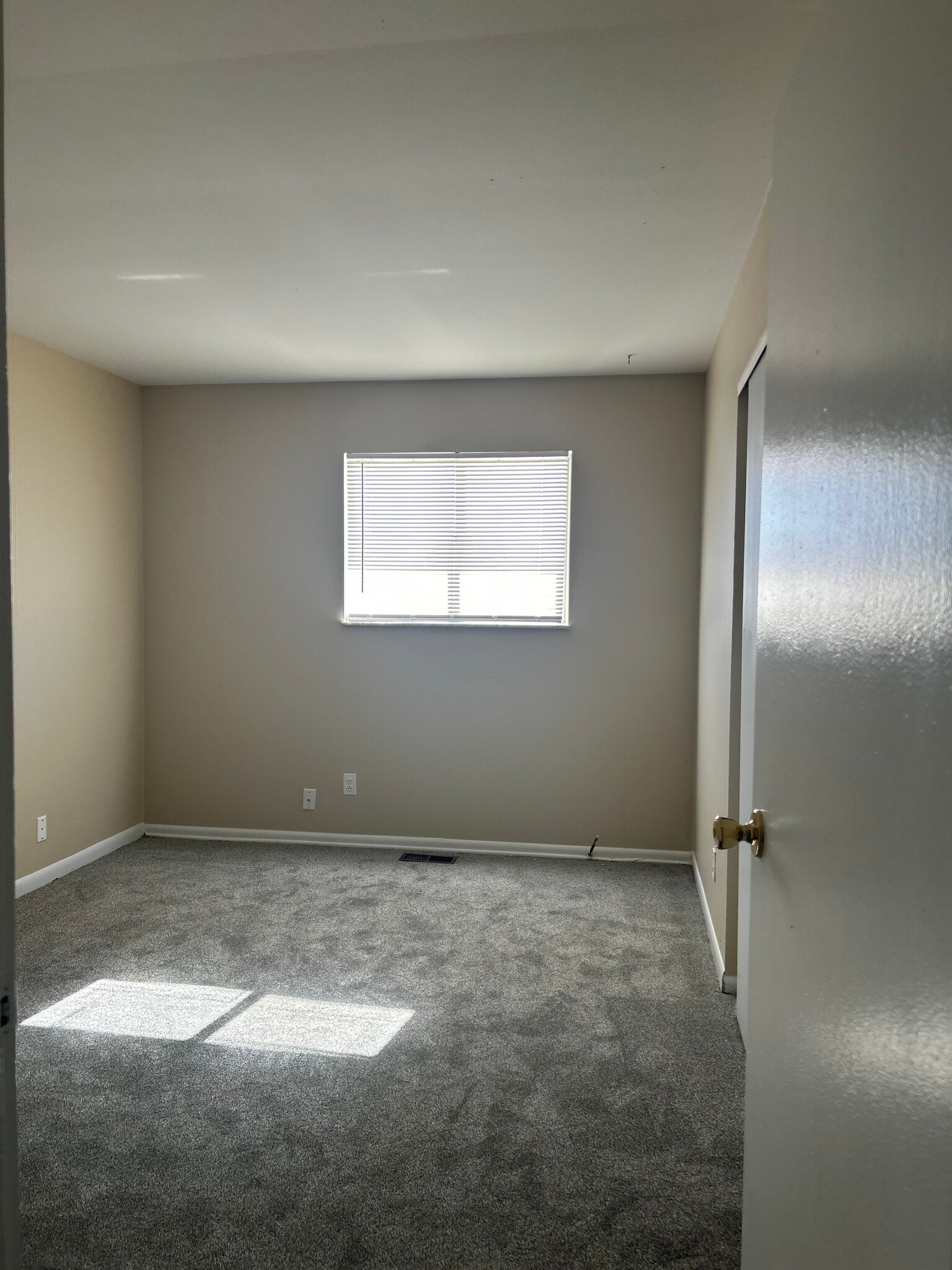 Master bedroom with large closet - 5449 Bromwick Dr