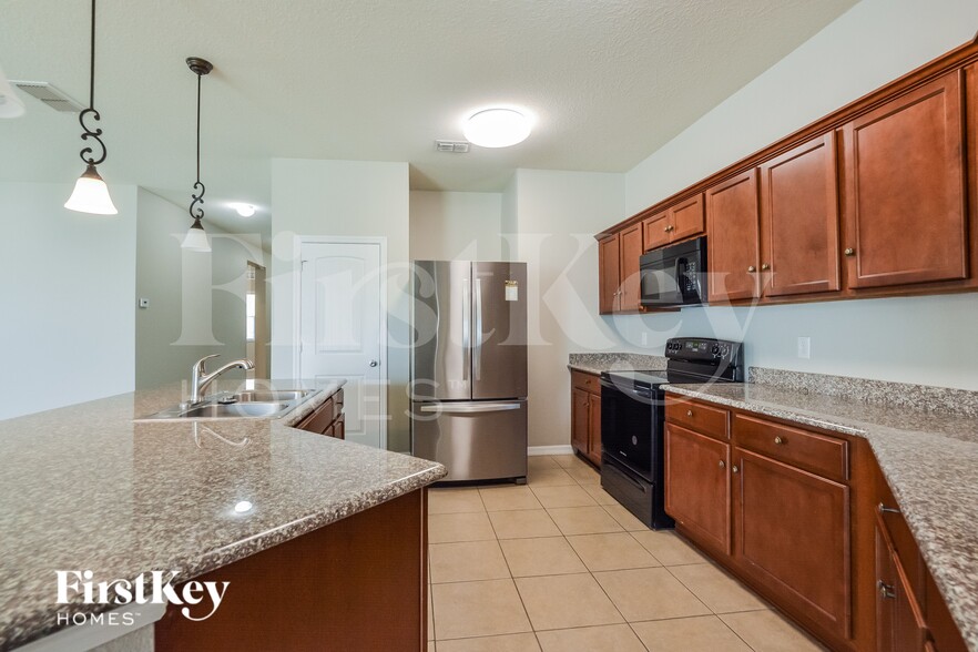 Building Photo - 1511 Angler Avenue