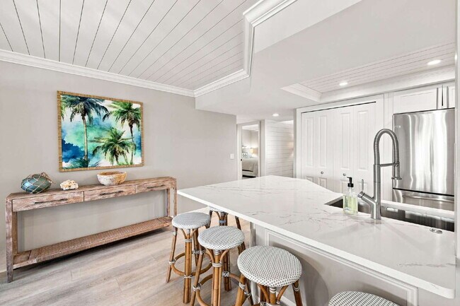 Building Photo - Chateau Vanderbilt 3 bedroom condo with water views.