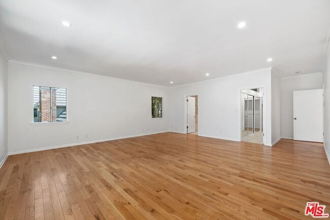 Building Photo - 517 Elm Dr