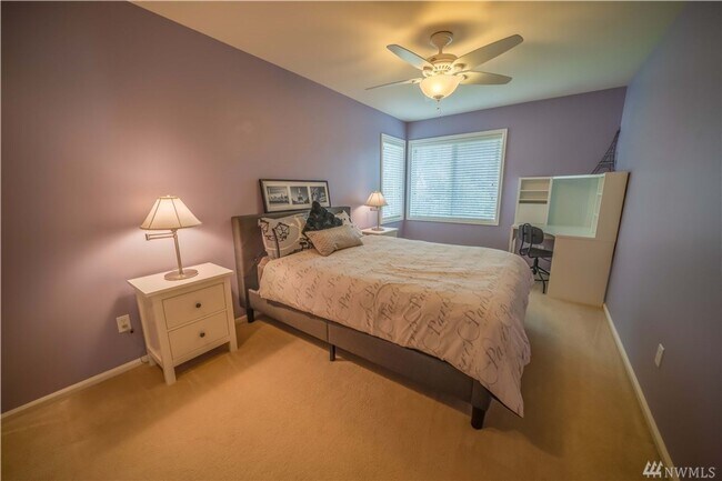 Building Photo - 4 Bedroom Plus Office Sammamish/Issaquah