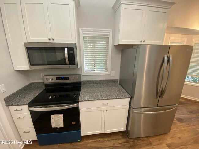 Building Photo - 8 Sand Dollar Dr