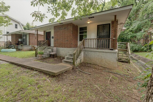 Building Photo - Charming Renovated 2-Bedroom Duplex Near D...