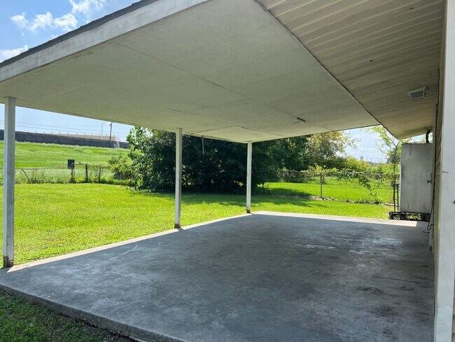 Building Photo - Gentilly Single