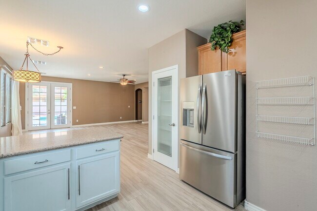 Building Photo - 2407 W Fawn Dr