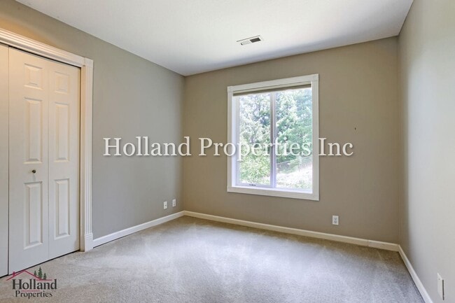 Building Photo - 16308 SW Timberland Dr