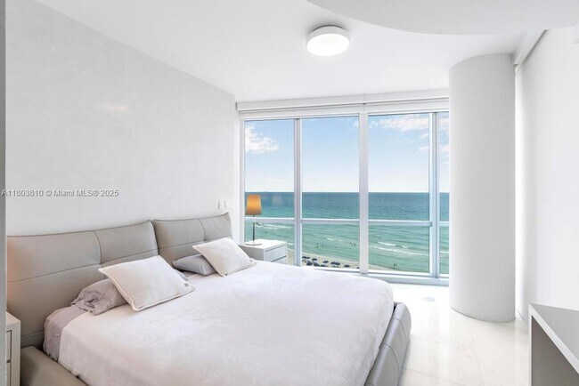 Building Photo - 17121 Collins Ave