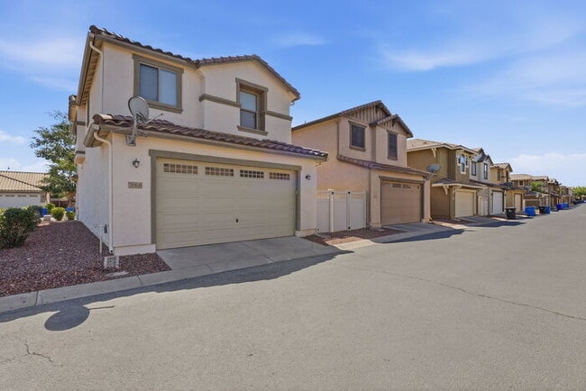 Building Photo - 981 S Deerfield Ln