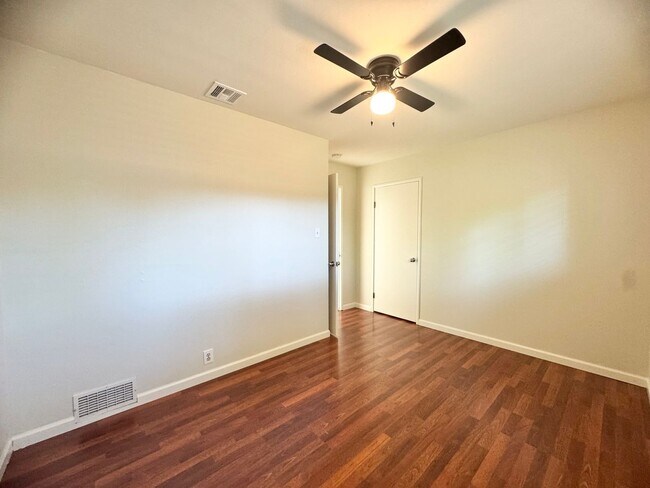 Building Photo - Available NOW - 3 Bed Home Near Bidwell Park